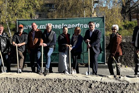 Am 8. April 2026 erfolgte der offizielle Spatenstich für die grundhafte Sanierung der Kellereibergstraße mit Vertretern des Magistrats, der städtischen Gremien und weiteren Beteiligten.