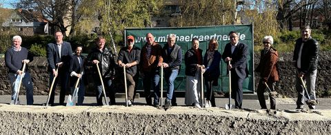 Am 8. April 2026 erfolgte der offizielle Spatenstich für die grundhafte Sanierung der Kellereibergstraße mit Vertretern des Magistrats, der städtischen Gremien und weiteren Beteiligten.