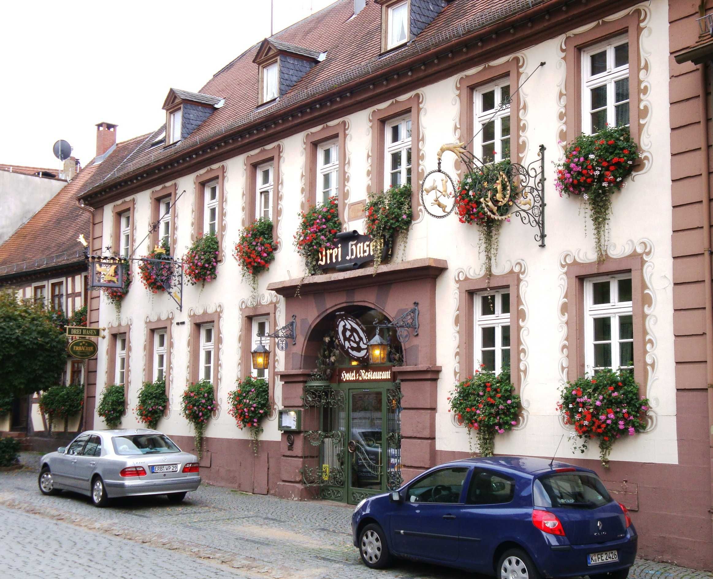 Der Eingang des Hotel Restaurants Drei Hasen