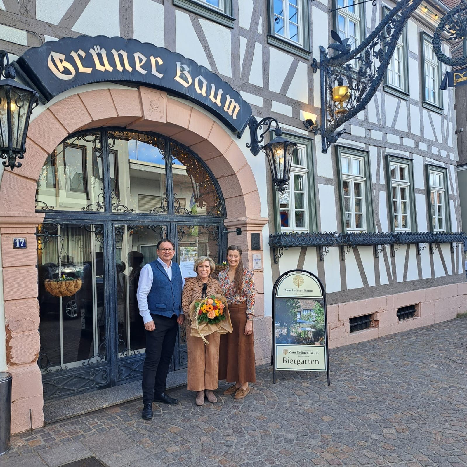 Die Gastwirtinnen Barbara und Erika Bär erhielten 2026 einen Preis als Gasthaus des Jahres.