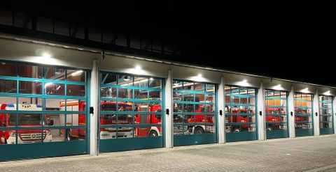 Außenansicht der Feuerwehr Michelstadt am Abend