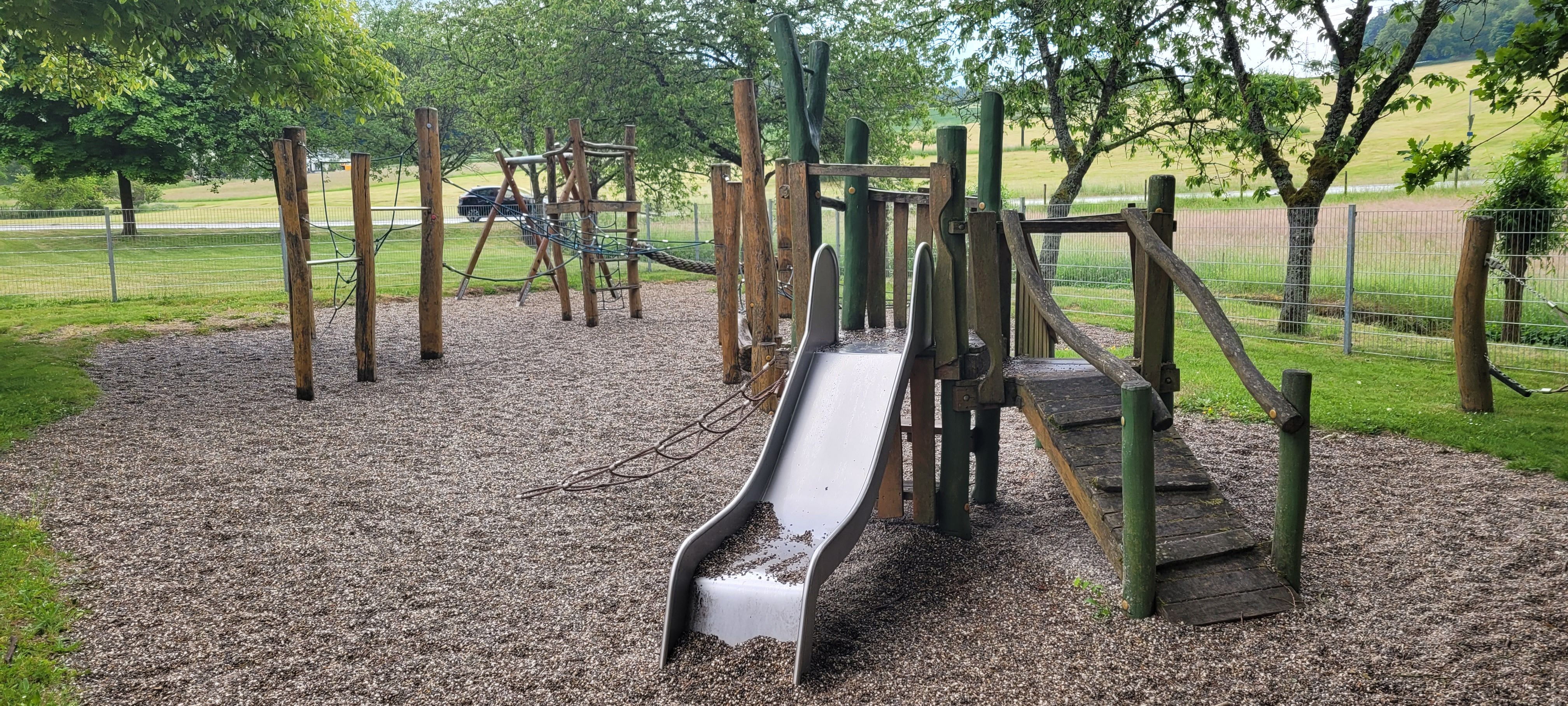 Spielplatz Weiten-Gesäß Turnhalle / An den Hauswiesen