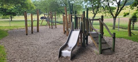 Spielplatz Weiten-Gesäß Turnhalle / An den Hauswiesen