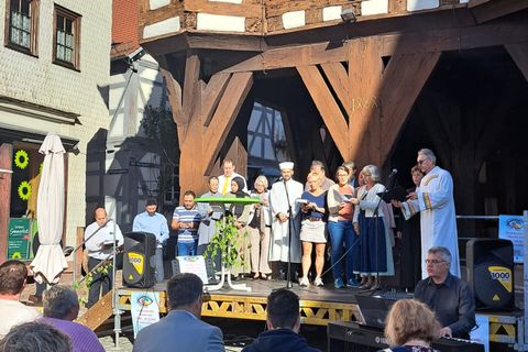 Interkulturelles Gebet auf dem Marktplatz